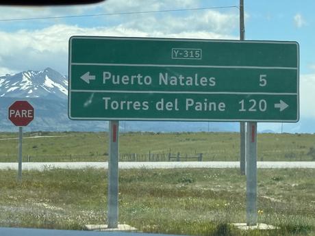 Route Y-315 sign showing Puerto Natales 5 km left and Torres del Paine 120 km right in Chilean Patagonia