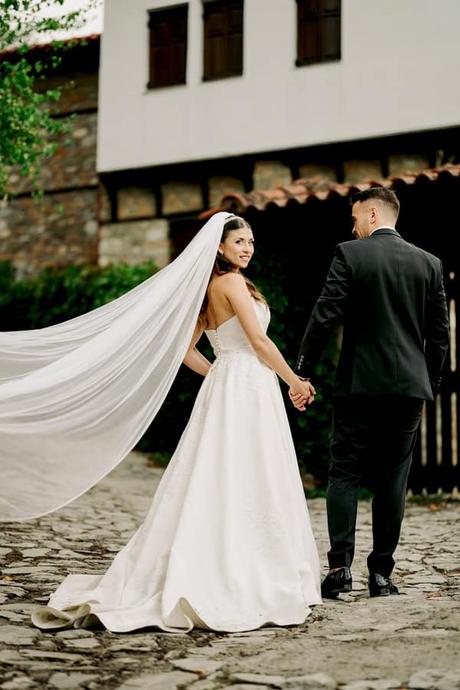 Chic White Floral Wedding Larissa