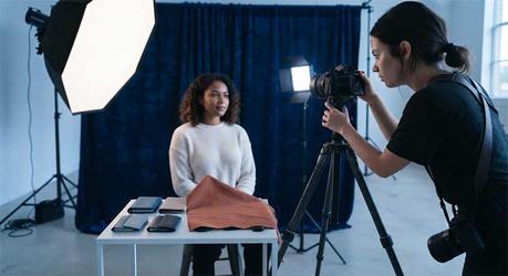 Tips for Choosing the Right Background for Studio Portraits studio-portrait-photography-tip