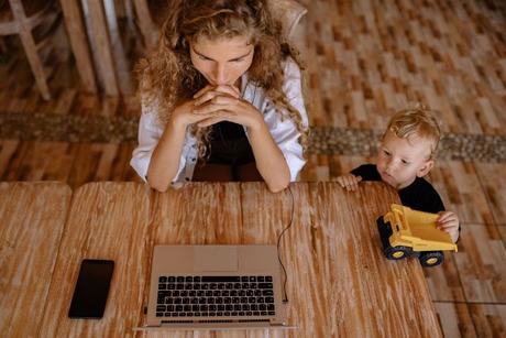 Got a child who insists on being with you ALL THE TIME? You must be exhausted! Here's help - 7 practical tips on how to handle a clingy toddler.