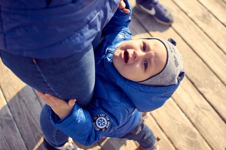 Got a child who insists on being with you ALL THE TIME? You must be exhausted! Here's help - 7 practical tips on how to handle a clingy toddler.