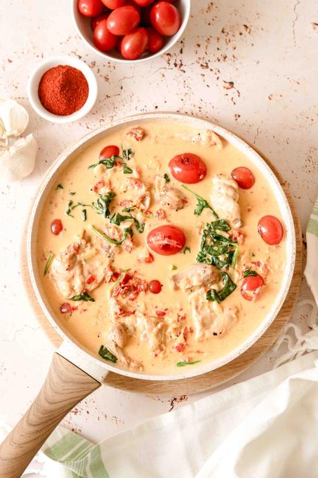 One pan creamy tomato and spinach chicken
