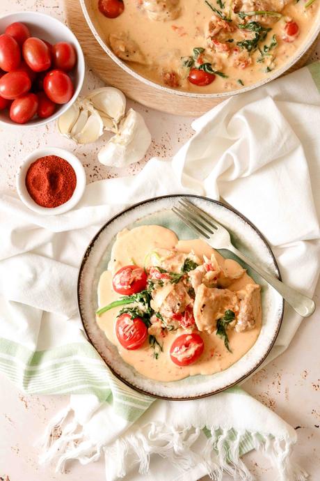 One pan creamy tomato and spinach chicken