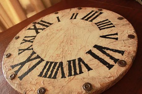 Pottery Barn Knockoff–Distressed Clock Decor Pottery Barn Knockoff–Distressed Clock Decor