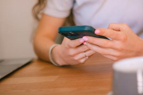 SMS vs Push Notifications for Apps: Firebase vs OneSignal for Customer Re-Engagement