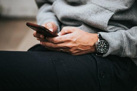 What Is a Long SMS Message? Concatenated SMS vs MMS for Longer Content