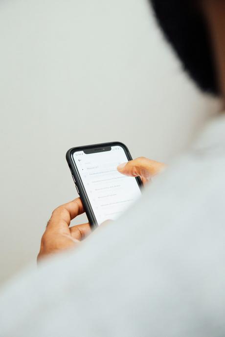 How to Send SMS Notifications: Twilio vs Firebase Cloud Messaging for App Alerts