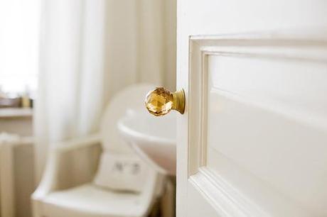 decor inspirations accessorizing with gold @Simone Design Blog