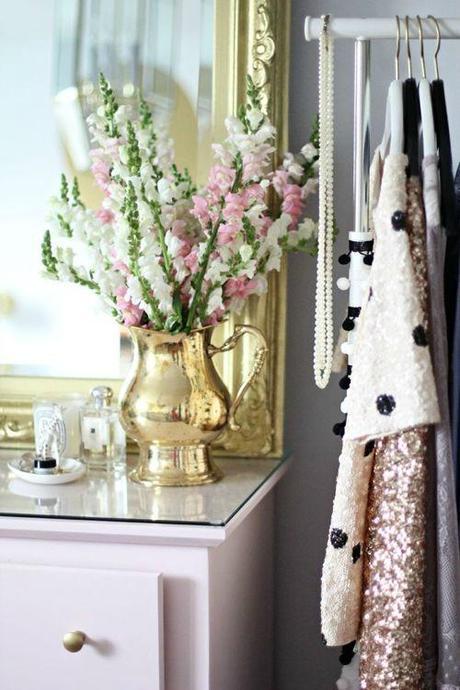 decor inspirations accessorizing with gold @Simone Design Blog