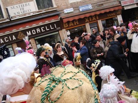 ReasonstoDress.com Carnevale di Venezia Venice Carnival History of Mardi Gra Martedì Grasso Fat Tuesday why do we wear masks visit Italy