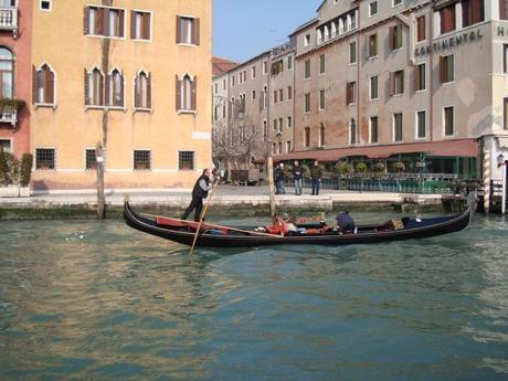 ReasonstoDress.com Carnevale di Venezia Venice Carnival History of Mardi Gra Martedì Grasso Fat Tuesday why do we wear masks visit Italy gondola