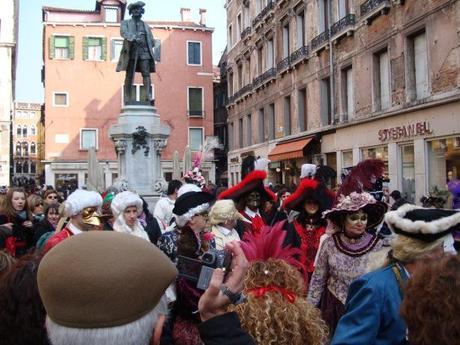 ReasonstoDress.com Carnevale di Venezia Venice Carnival History of Mardi Gra Martedì Grasso Fat Tuesday why do we wear masks visit Italy