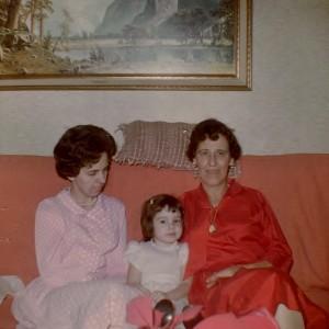 kelli mom and aunt rene the dresses