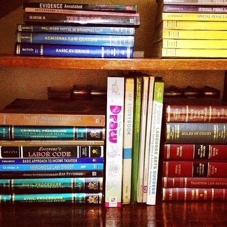 Hmmm… Something is amiss here. Somebody is usurping my bookshelf!