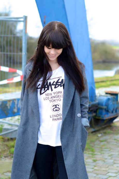 outfit stussy logo shirt