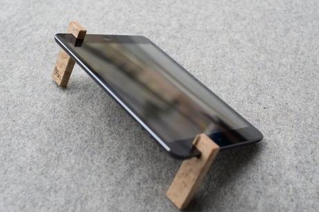 Fine Grain   Coburns Timber iPad Stand