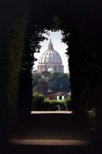 399px StPetersBasilica Keyhole 2 199x300 Top Tips for Visiting Rome for the First Time
