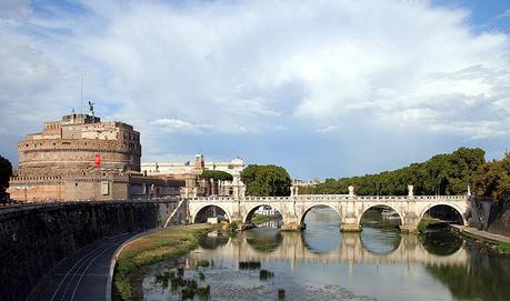 800px StAngelo Bridge Rome Top Tips for Visiting Rome for the First Time