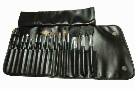 Different Types of Make up Brushes and What to Do With Them