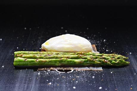 Asparagus with poached egg & serrano ham #162