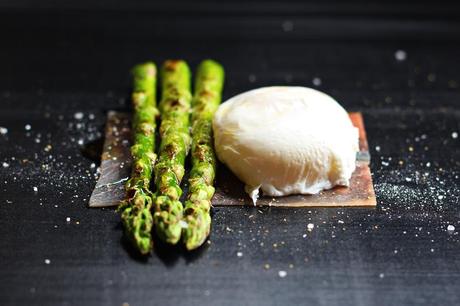 Asparagus with poached egg & serrano ham #162