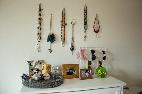 decorate with jewelry