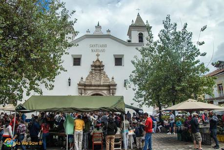 Parque Calderon 00139 L What Makes Cuencas Parque Calderon So Special? (with video)