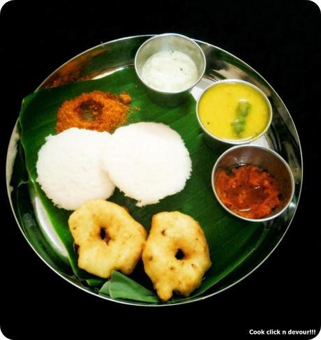 South Indian breakfast trail #4-Idly,medhu vadai,chutney & sambar