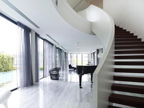 piano-and-swirl-like-stairs