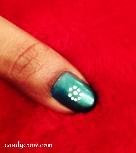 nail art with dots