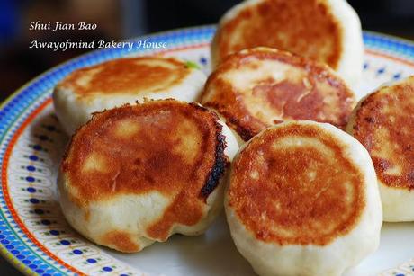 Shui Jian Bao (Pan-Fried Bun 水煎包)