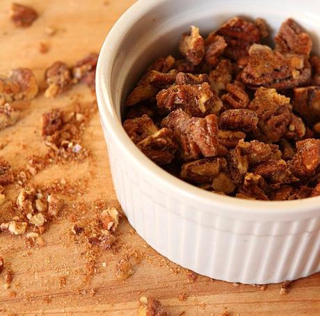 Coffee flavor candied walnuts | creative-culinary.com