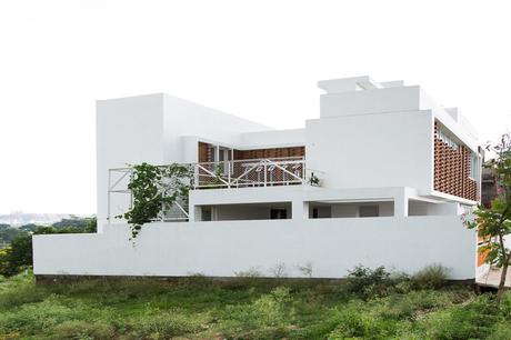 5216d9f6e8e44e4ee30001c4_lateral-house-gaurav-roy-choudhury_benaka-18