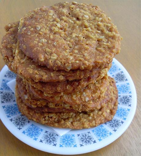 Golden Syrup and Oat Cookies