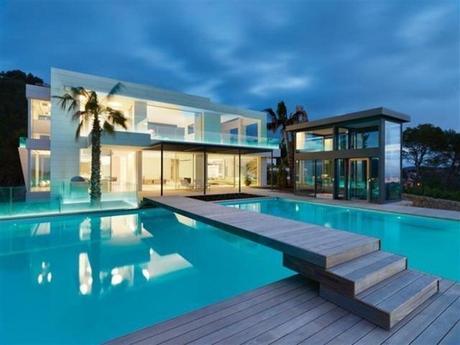 modern-home-with-pool