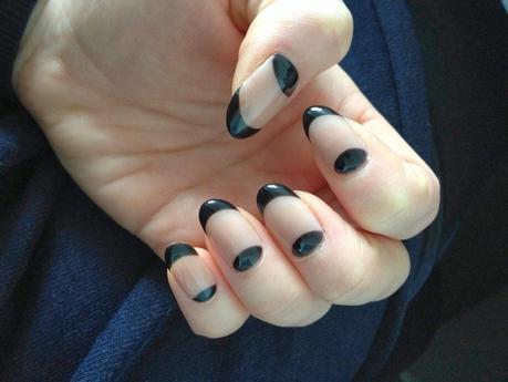 black tip mani