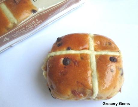 Review: M&S Toffee Fudge & Belgian Chocolate Hot Cross Buns