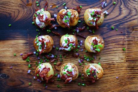 Baked potatoes with sour cream, chives & bacon #164