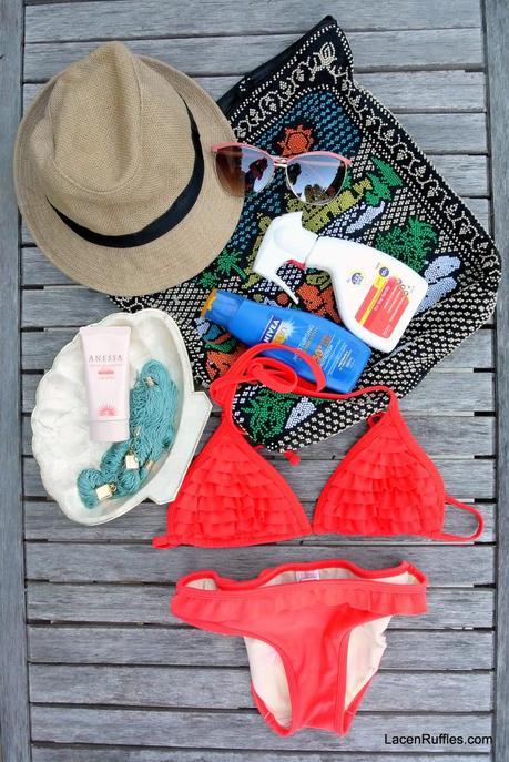 THESE SUMMER POOLSIDE ESSENTIALS WILL HELP YOU STAY PRETTY FOREVER!