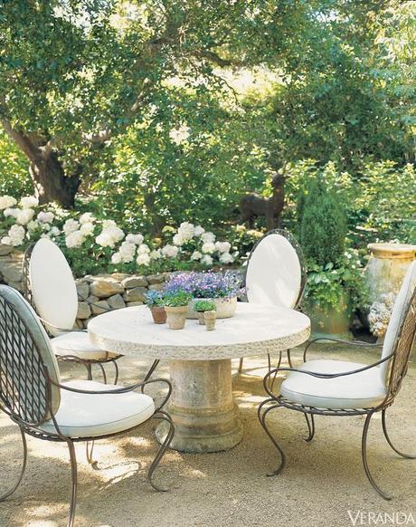 outdoor entertaining spaces @Simone Design Blog