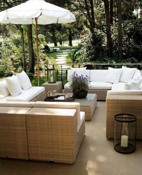 outdoor entertaining spaces @Simone Design Blog