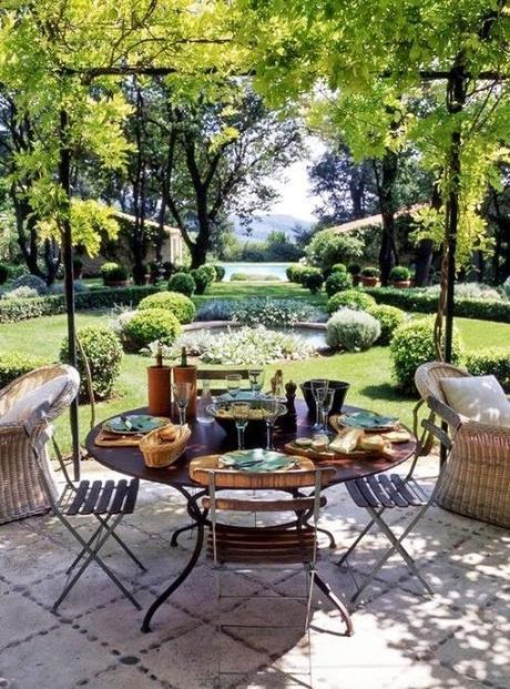 outdoor entertaining spaces @Simone Design Blog