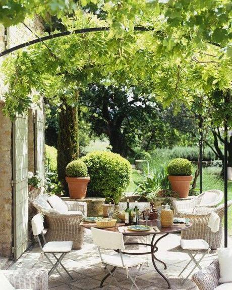 outdoor entertaining spaces @Simone Design Blog