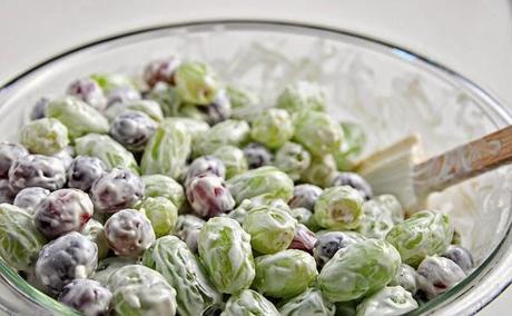 http://recipes.sandhira.com/green-grape-salad.html
