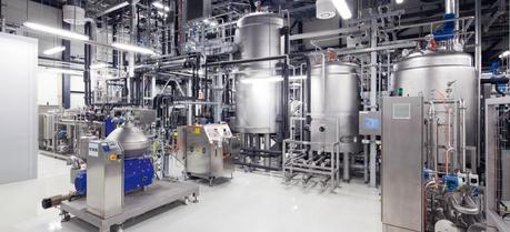 In the pilot plant at the Fraunhofer Center for Chemical-Biotechnological Processes CBP researchers are producing oil substitutes from renewable raw materials