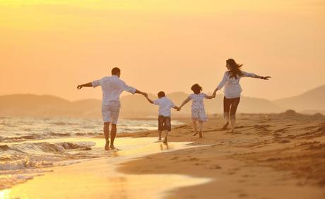 *5 tips for saving on your next family holiday