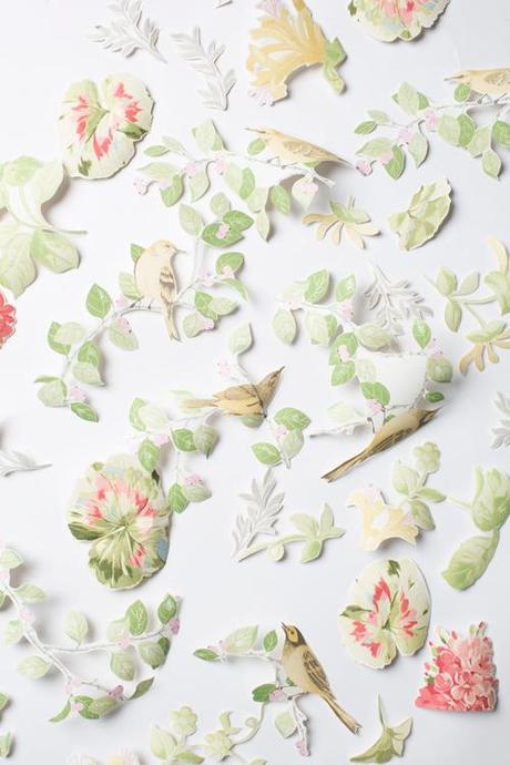 Wallpaper floral wreath