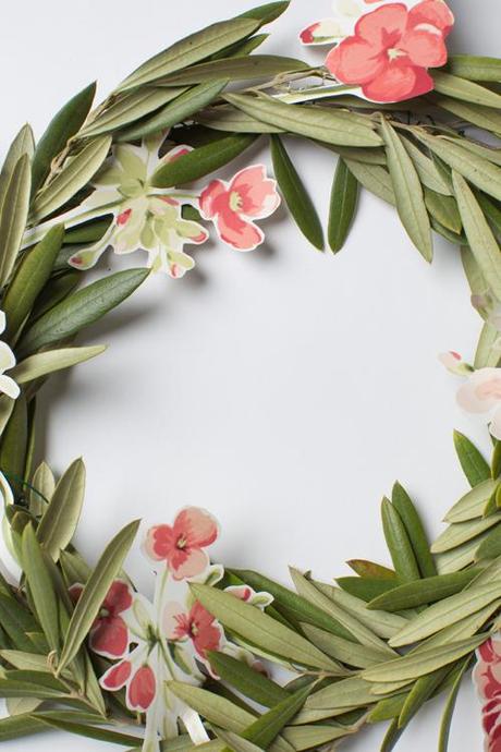 Wallpaper floral wreath