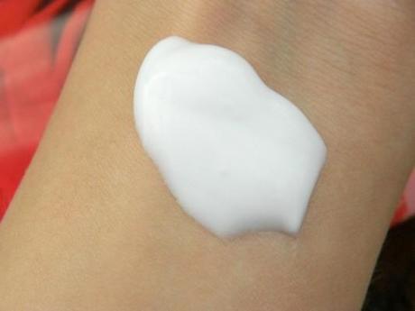 Avon Red Rose and Peach Hand and Body Lotion Review Avon Red Rose and Peach Hand and Body Lotion Swatches