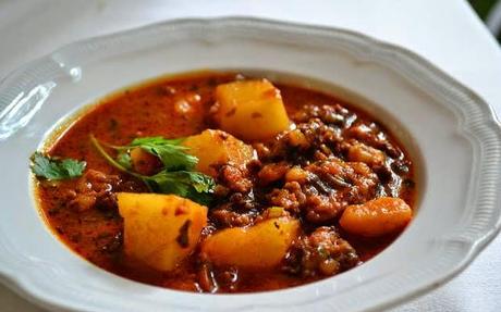 http://recipes.sandhira.com/amritsari-aloo-wadi.html
